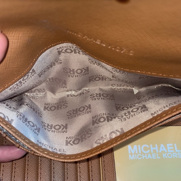 Michael Kors wallet - Picture 4 of 11